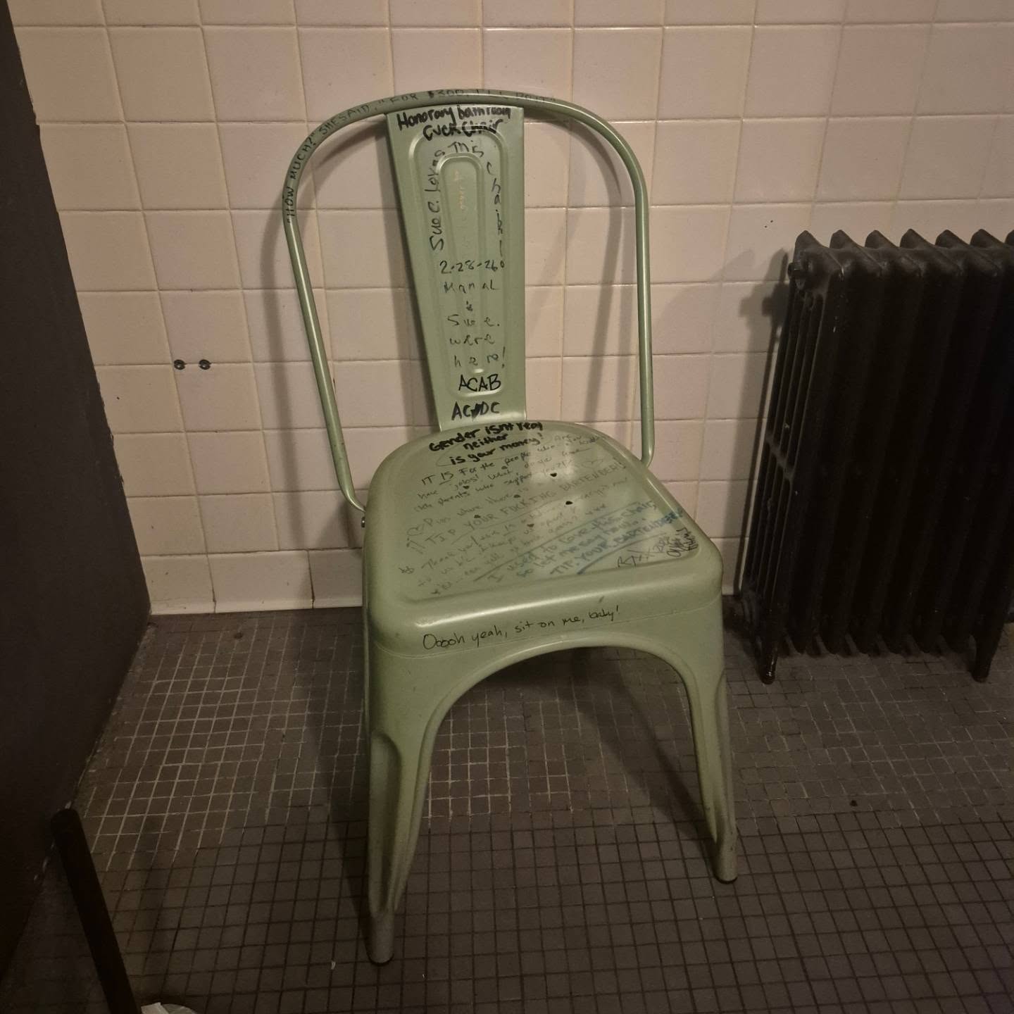 Cuck chair awaits....
#baltimore