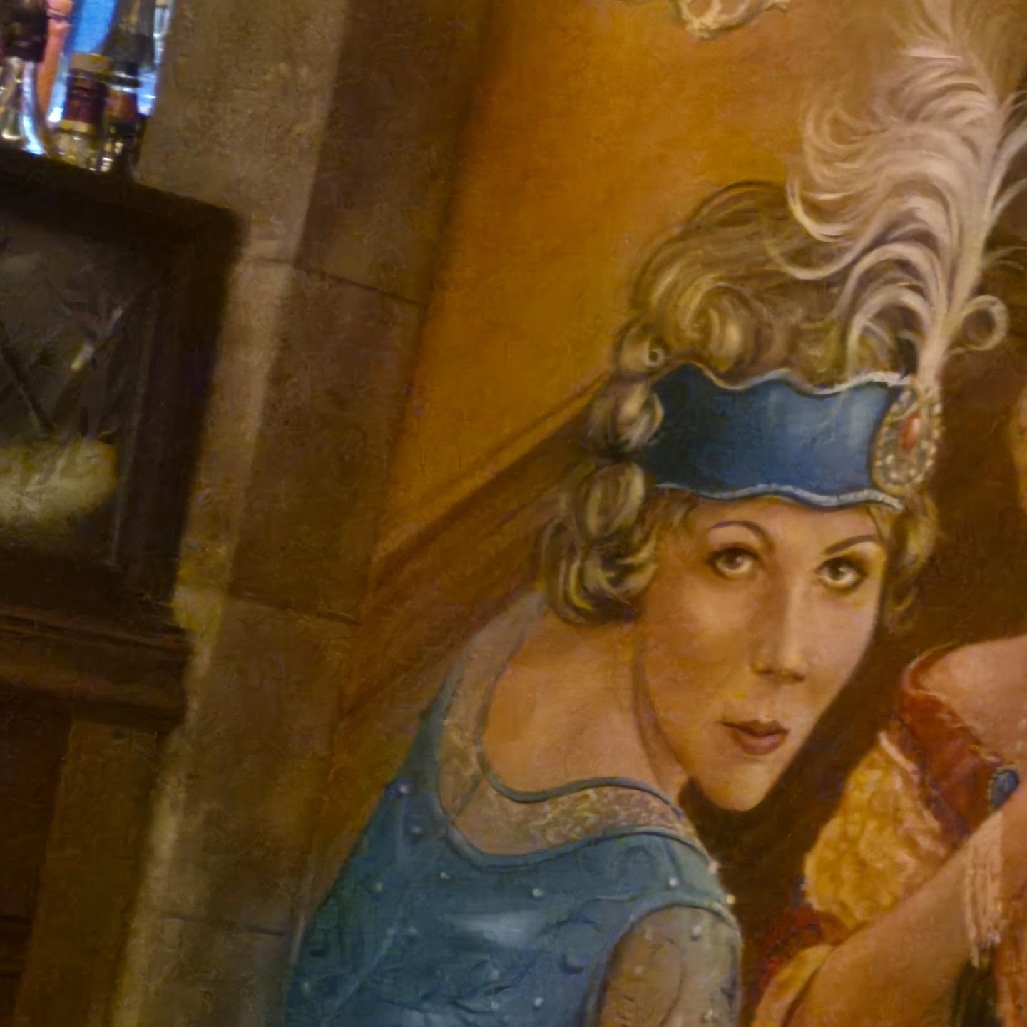 This bitch @kirstendunst won't stop looking at me.
